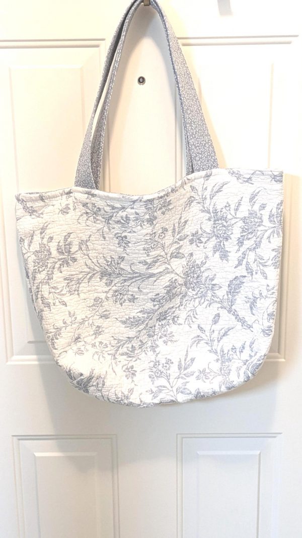 Quilted Weekender Bag Williamsburg Blue - Image 3
