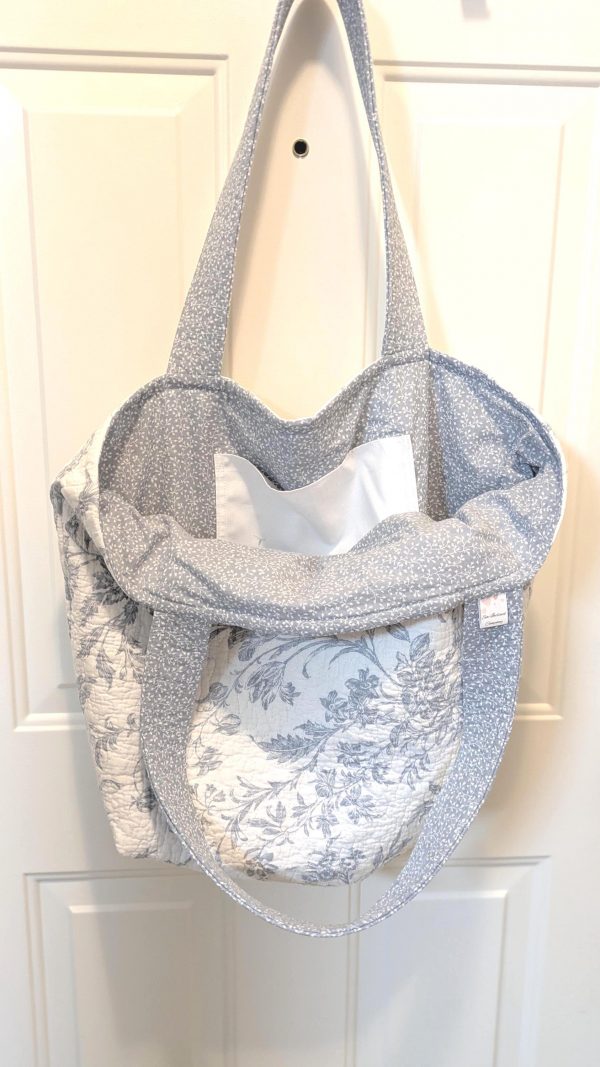 Quilted Weekender Bag Williamsburg Blue - Image 5